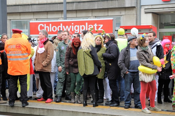 Kölner auf dem Weg zu diversen Veranstaltungen